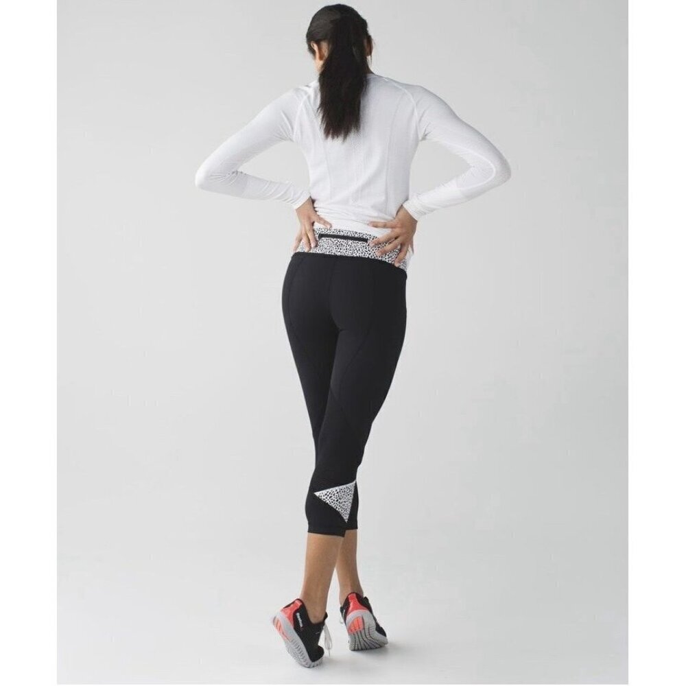 Lululemon Pace Rival Crop Black / Miss Mosaic Black Size 8 EUC